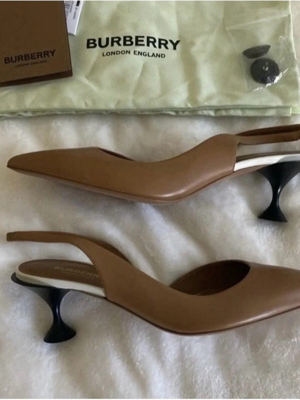 Burberry Leticia Women's Slingback Pointed-Toe kitten heel Pumps in Tan size 40